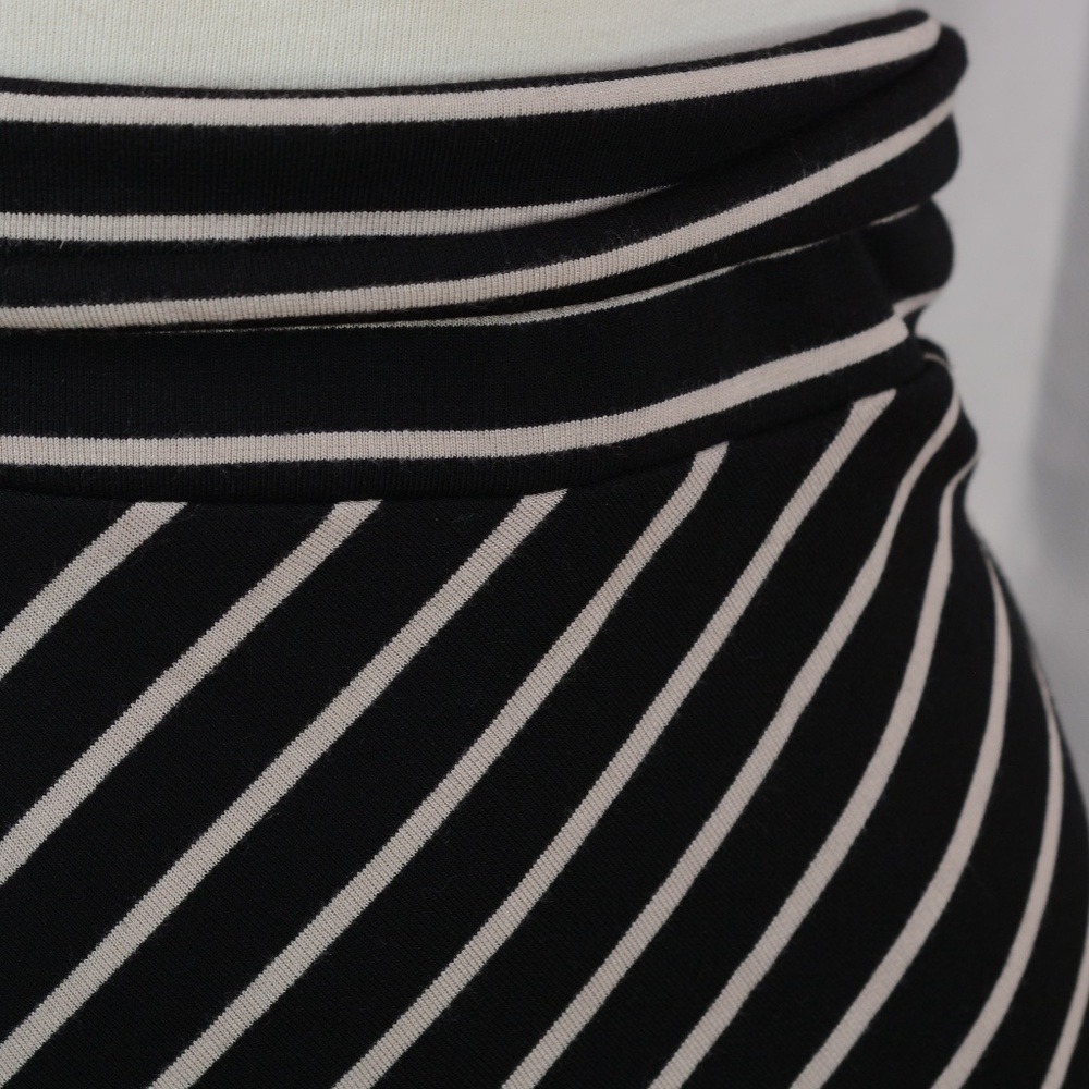 Stiped Pull On Skirt Sz S Love in